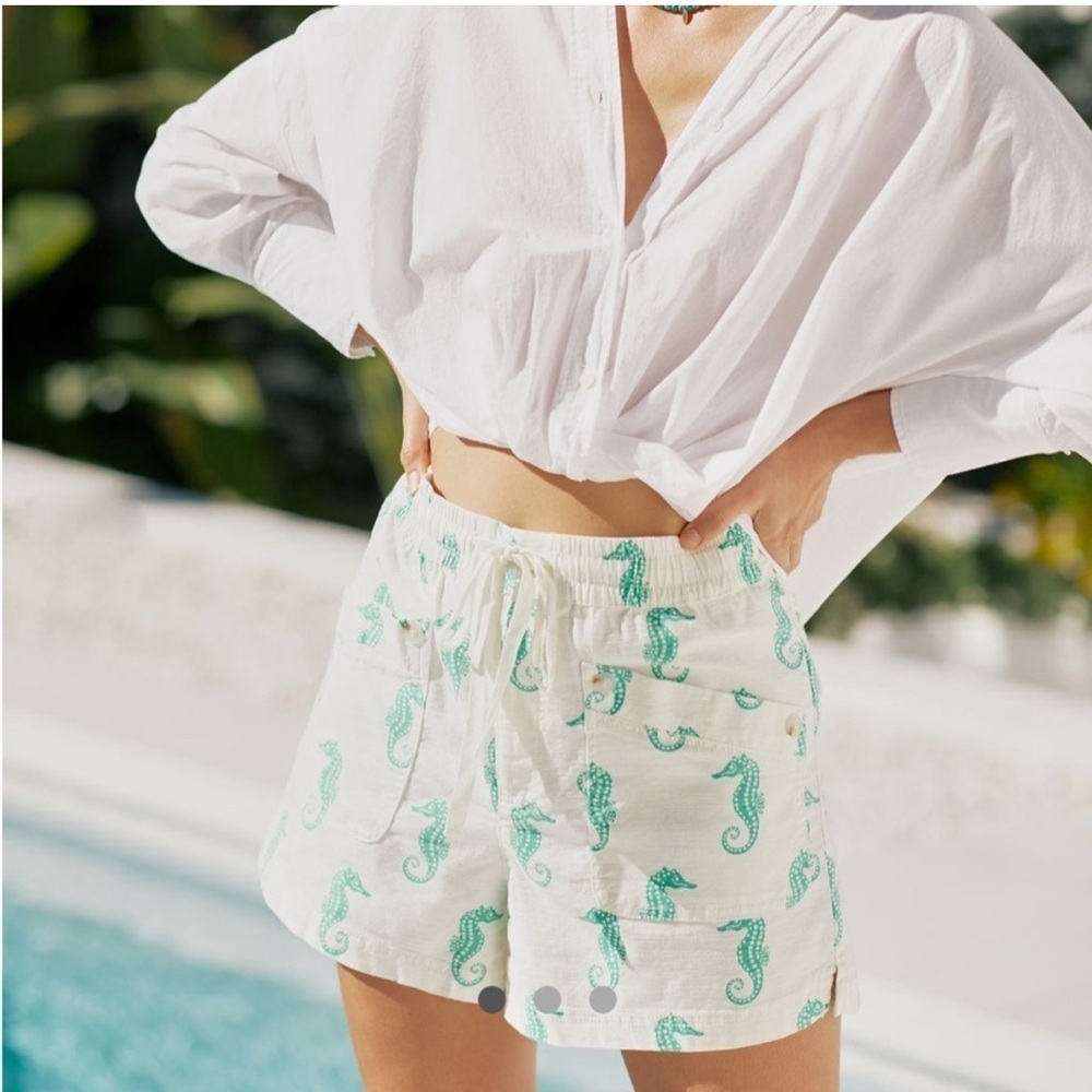 NWT Anthropologie Maeve Short White with Green Seahorses Size M